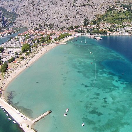Apartments By The Sea Omis - 15485 Kültér fotó