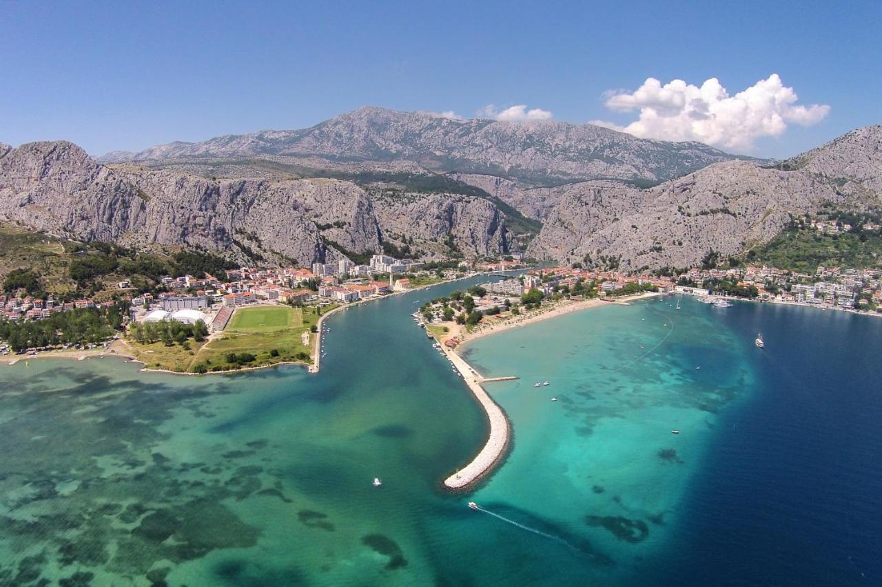 Apartments By The Sea Omis - 15485 Kültér fotó