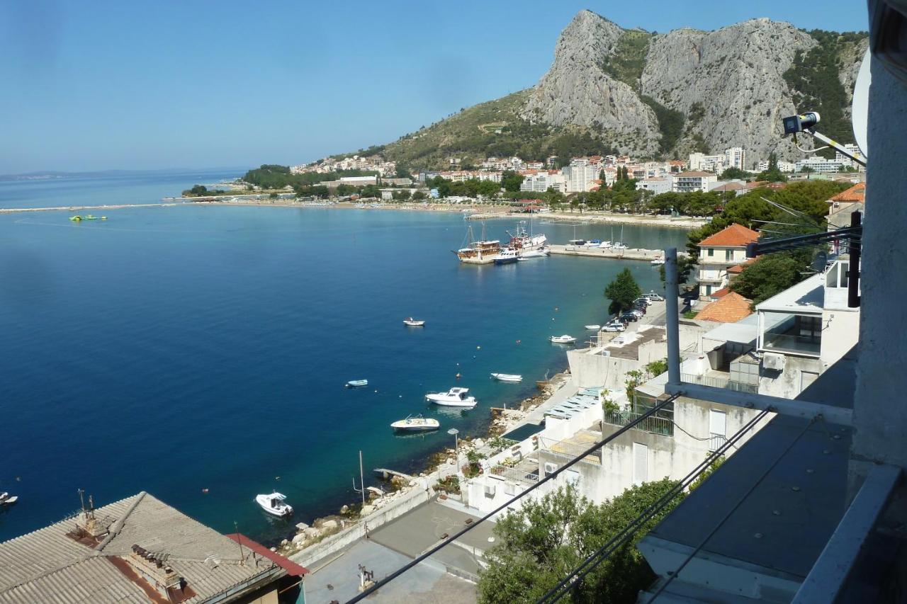 Apartments By The Sea Omis - 15485 Kültér fotó