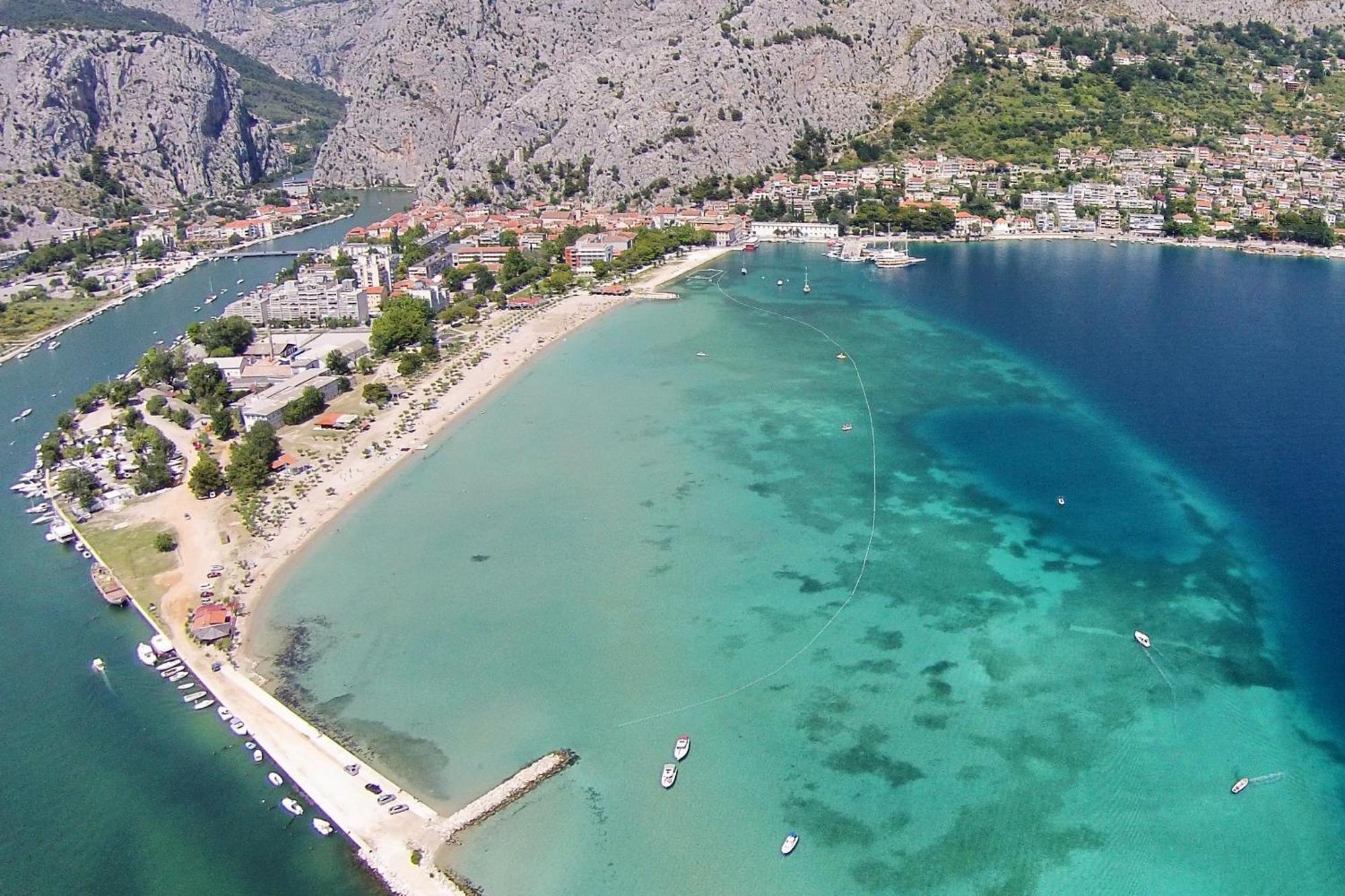 Apartments By The Sea Omis - 15485 Kültér fotó